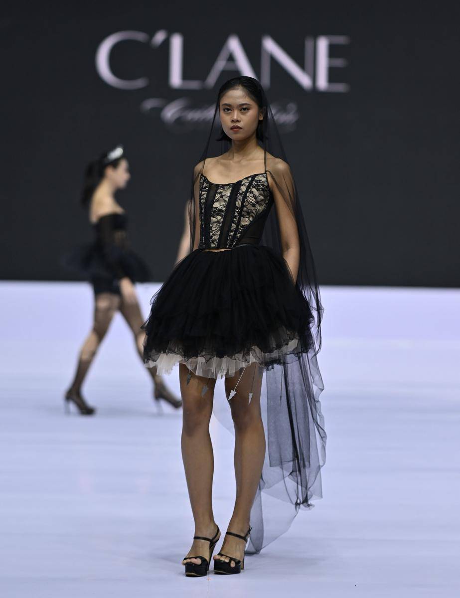 koleksi outfit edgy modern dari Taylor's University (Doc. UIC College)